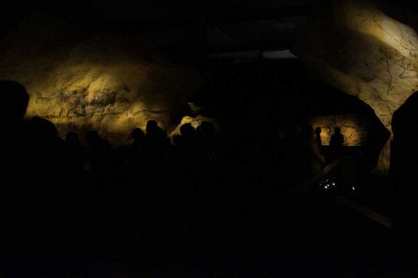 ラスコー展 等身大洞窟模型