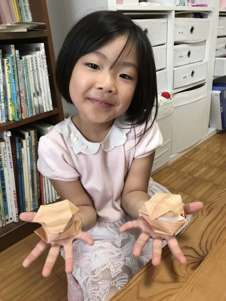 樹紙で折った風船